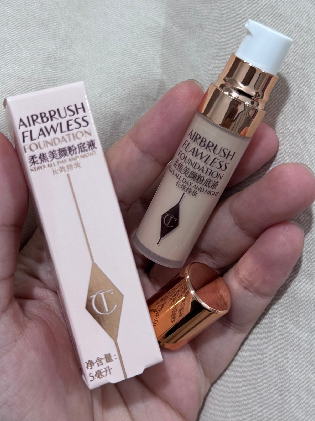 CHARLOTTE TILBURY AIRBRUSH FLAWLESS FOUNDATION CODE 1 
MINI