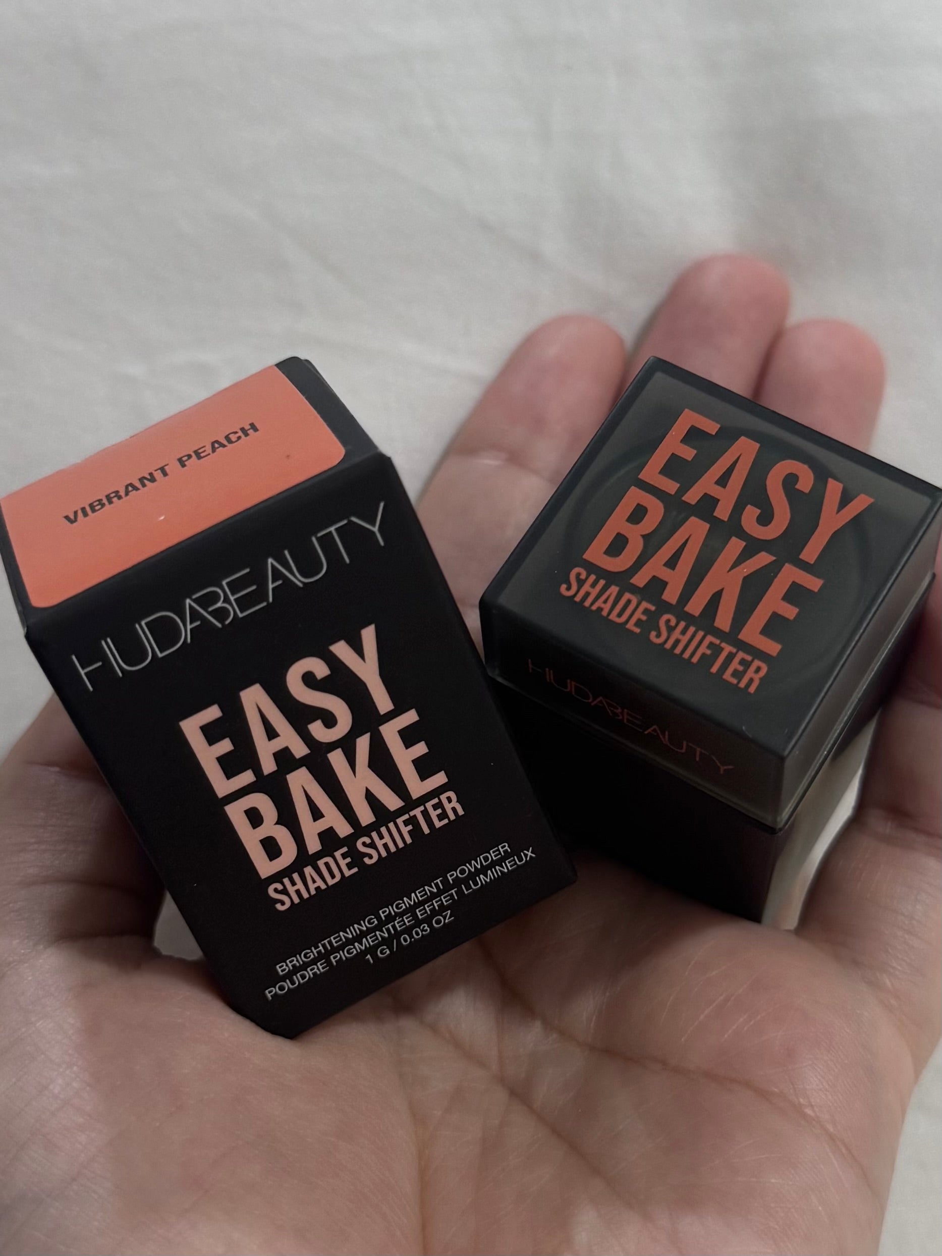 HUDA BEAUTY EASY BAKE SHADE SHIFTER