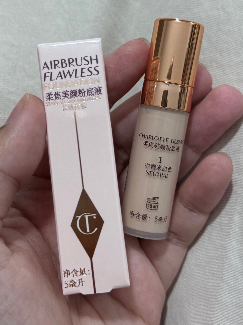 CHARLOTTE TILBURY AIRBRUSH FLAWLESS FOUNDATION CODE 1 
MINI